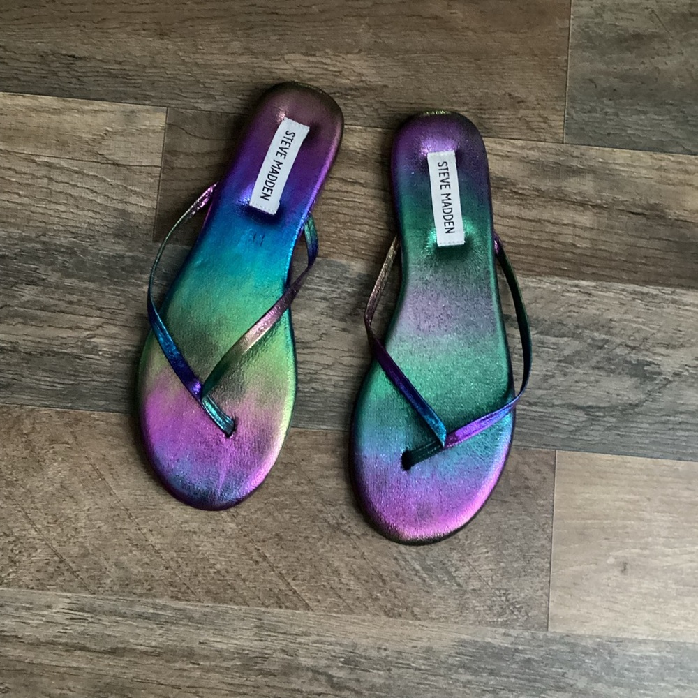 Steve Madden Iridescent Green Blue Purple Flip Flop Sandals